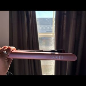 Soliel hair straightener